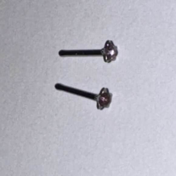 20 Gauge Purple Star Shaped Nose Rings - Picture 9 of 16